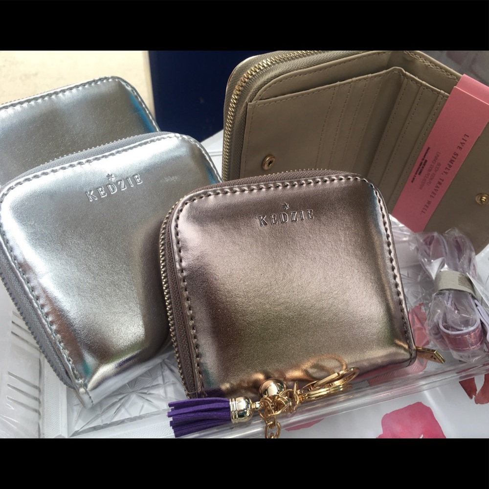 Small wallet for any occasion - Picture 1 of 1